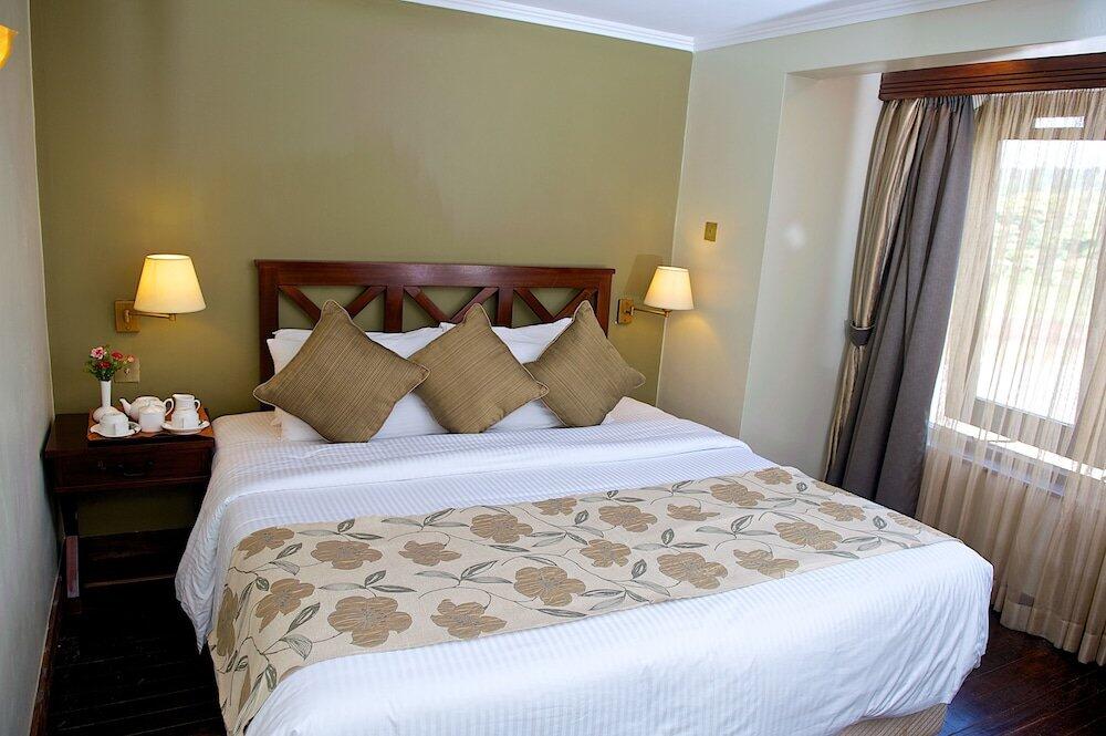 Tree Tops Lodge image 2